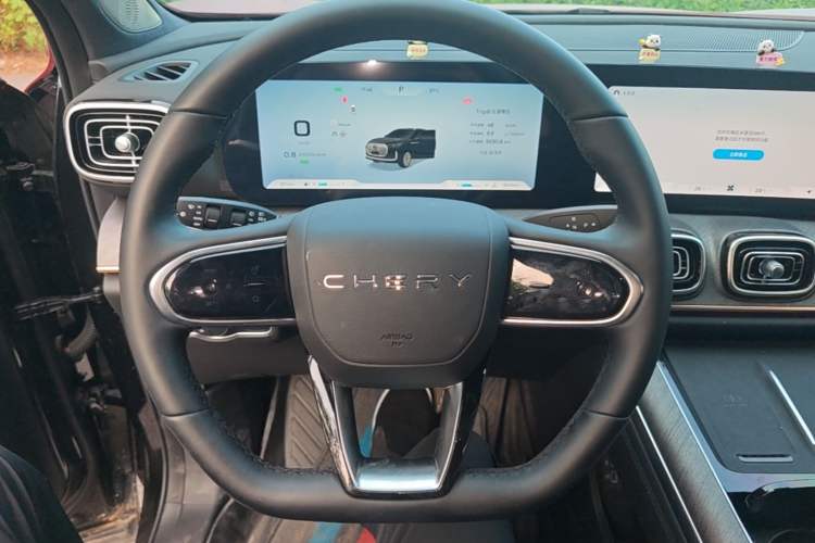 Used Chery Tiggo 9 2025 2.0T Dual-Clutch Two-Wheel Drive Luxury Edition 5 Seats Steering Wheel