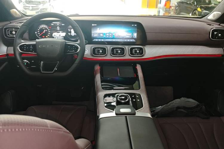 Used Chery Tiggo 9 2025 2.0T Dual-Clutch Two-Wheel Drive Luxury Edition 5 Seats Center Console