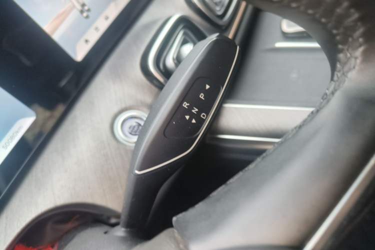 Used Chery Tiggo 9 2025 2.0T Dual-Clutch Two-Wheel Drive Luxury Edition 7 Seats Gear Lever