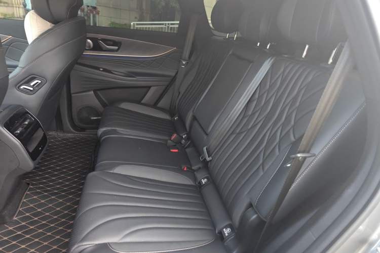 Used Chery Tiggo 9 2025 2.0T Dual-Clutch Two-Wheel Drive Luxury Edition 7 Seats Left Rear Seat