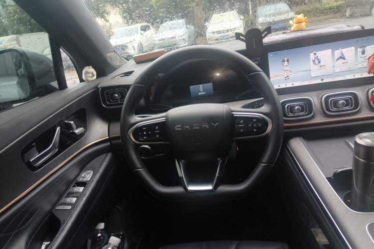Used Chery Tiggo 9 2025 2.0T Dual-Clutch Two-Wheel Drive Luxury Edition 7 Seats Steering Wheel