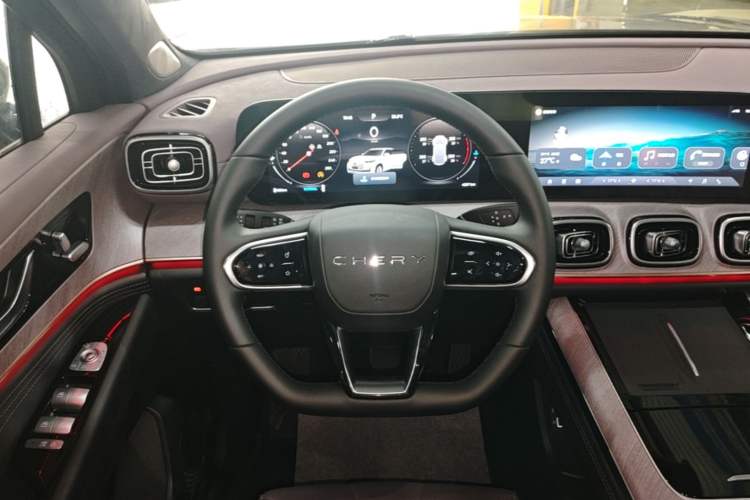 Used Chery Tiggo 9 2025 2.0T Dual-Clutch Two-Wheel Drive Luxury Edition 5 Seats Steering Wheel