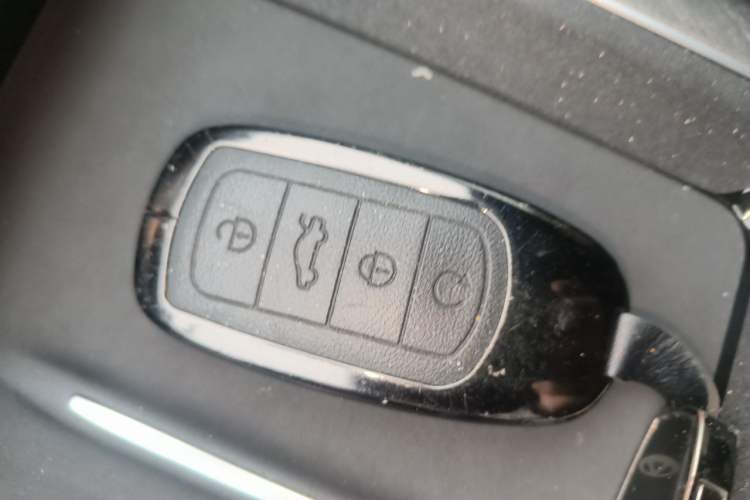Used Chery Tiggo 9 2025 2.0T Dual-Clutch Two-Wheel Drive Luxury Edition 7 Seats Vehicle Key