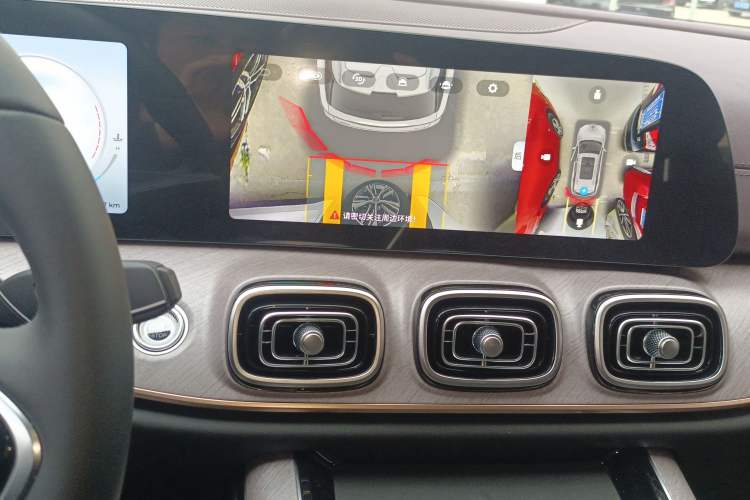 Used Chery Tiggo 9 2025 2.0T Automatic Two-Wheel Drive Luxury Edition 5 Seats Audio And AC Panel
