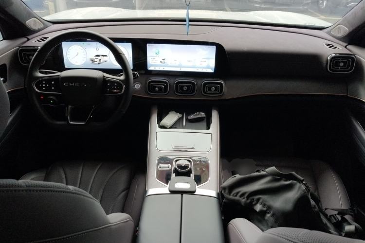 Used Chery Tiggo 9 2025 2.0T Automatic Two-Wheel Drive Luxury Edition 5 Seats Center Console
