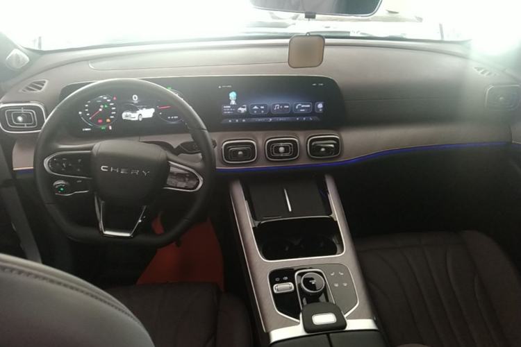 Used Chery Tiggo 9 2025 2.0T Automatic Two-Wheel Drive Luxury Edition 5 Seats Center Console