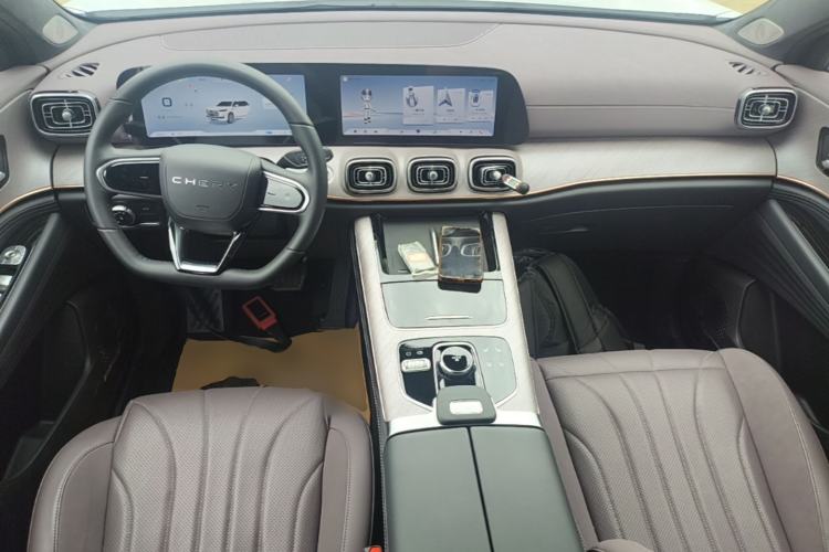 Used Chery Tiggo 9 2025 2.0T Automatic Two-Wheel Drive Luxury Edition 5 Seats Center Console