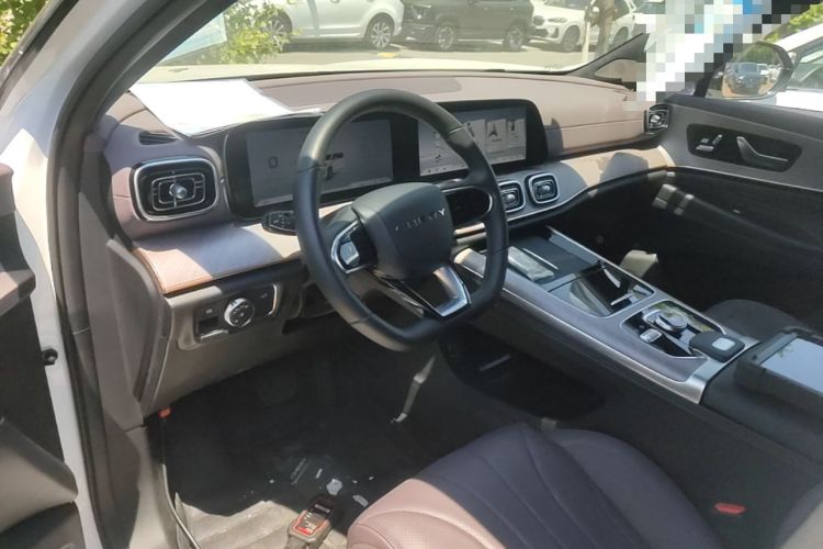 Used Chery Tiggo 9 2025 2.0T Automatic Two-Wheel Drive Luxury Edition 5 Seats Center Console