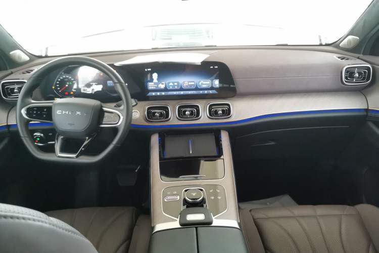 Used Chery Tiggo 9 2025 2.0T Automatic Two-Wheel Drive Luxury Edition 5 Seats Center Console