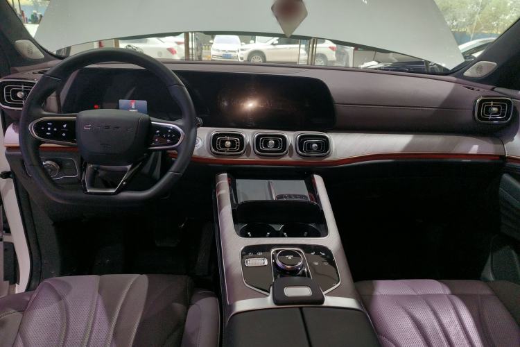 Used Chery Tiggo 9 2025 2.0T Automatic Two-Wheel Drive Luxury Edition 5 Seats Center Console