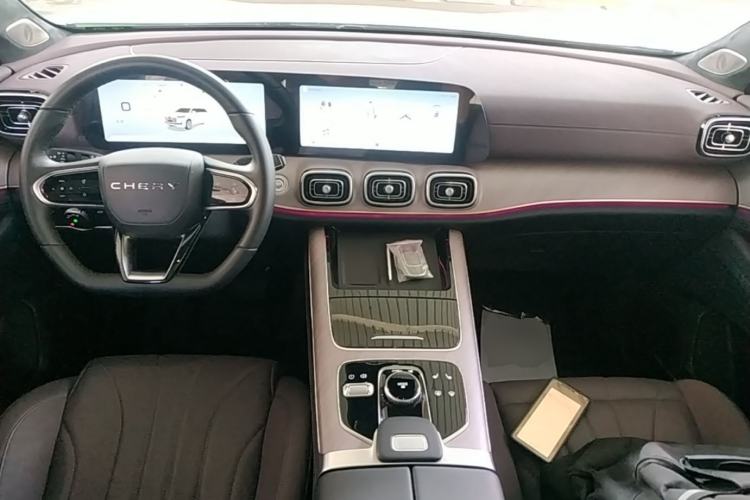 Used Chery Tiggo 9 2025 2.0T Automatic Two-Wheel Drive Luxury Edition 5 Seats Center Console
