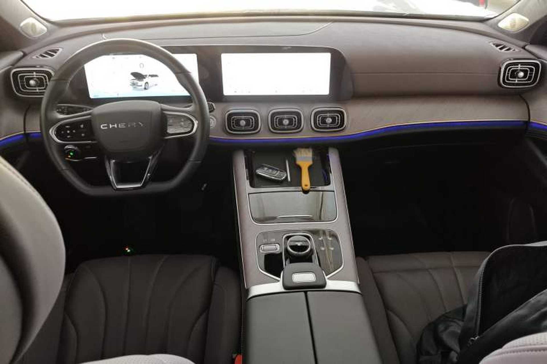 Used Chery Tiggo 9 2025 2.0T Automatic Two-Wheel Drive Luxury Edition 5 Seats Center Console
