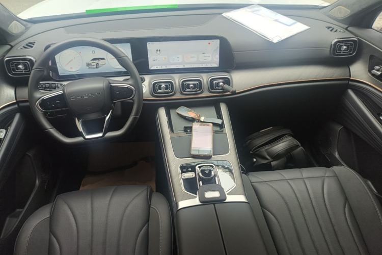 Used Chery Tiggo 9 2025 2.0T Automatic All-Wheel Drive Luxury Edition 5 Seats Center Console