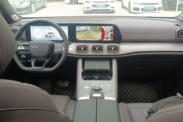 Used Chery Tiggo 9 2025 2.0T Automatic Two-Wheel Drive Luxury Edition 5 Seats Center Console