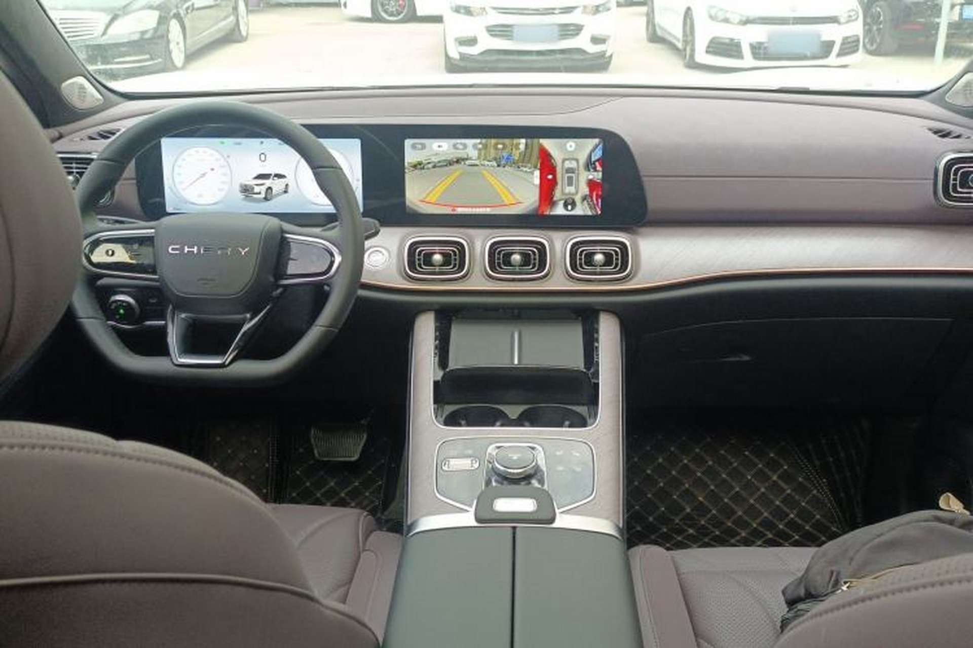 Used Chery Tiggo 9 2025 2.0T Automatic Two-Wheel Drive Luxury Edition 5 Seats Center Console