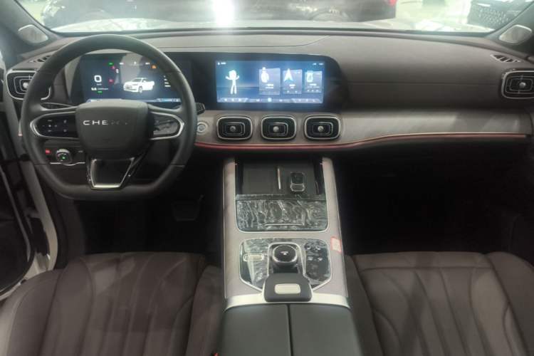 Used Chery Tiggo 9 2025 2.0T Automatic Two-Wheel Drive Luxury Edition 5 Seats Center Console