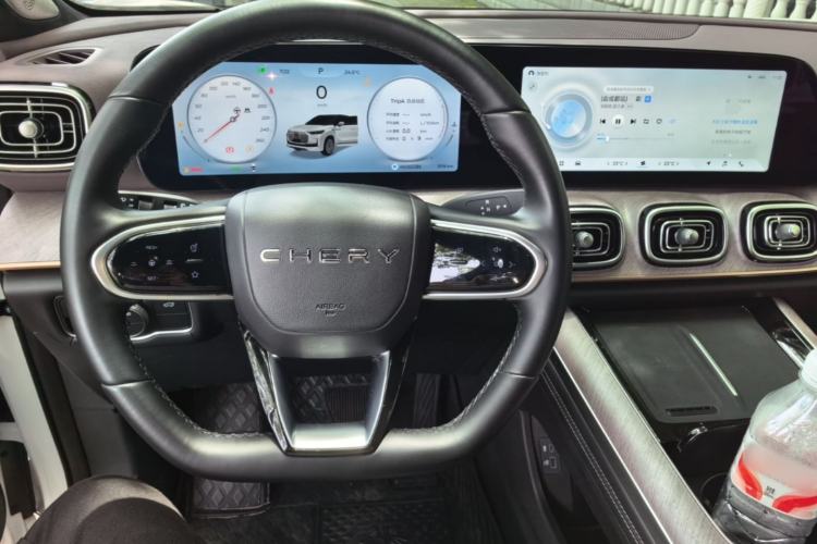 Used Chery Tiggo 9 2025 2.0T Automatic Two-Wheel Drive Luxury Edition 5 Seats Center Console