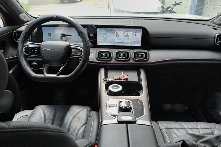 Used Chery Tiggo 9 2025 2.0T Dual-Clutch Two-Wheel Drive Luxury Edition 5 Seats Center Console