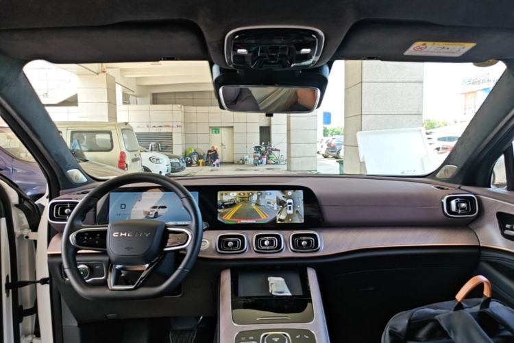 Used Chery Tiggo 9 2025 2.0T Automatic Two-Wheel Drive Luxury Edition 5 Seats Center Console