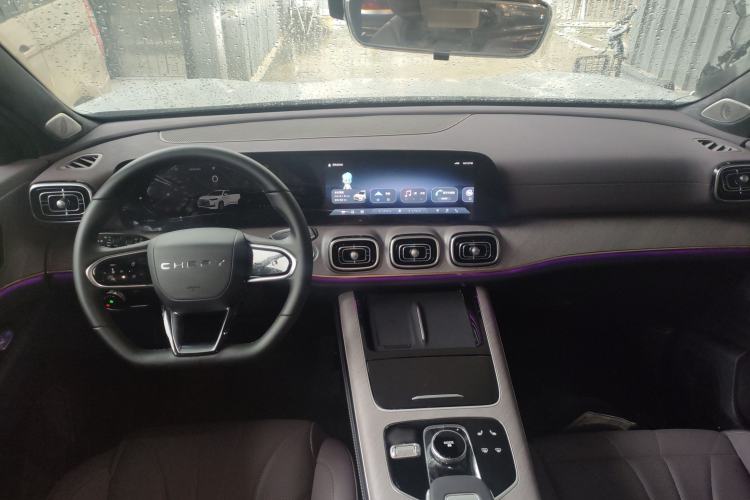 Used Chery Tiggo 9 2025 2.0T Automatic Two-Wheel Drive Luxury Edition 5 Seats Center Console