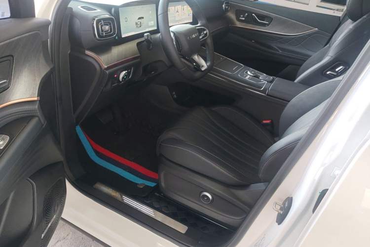 Used Chery Tiggo 9 2025 2.0T Dual-Clutch Two-Wheel Drive Luxury Edition 5 Seats Driver Seat