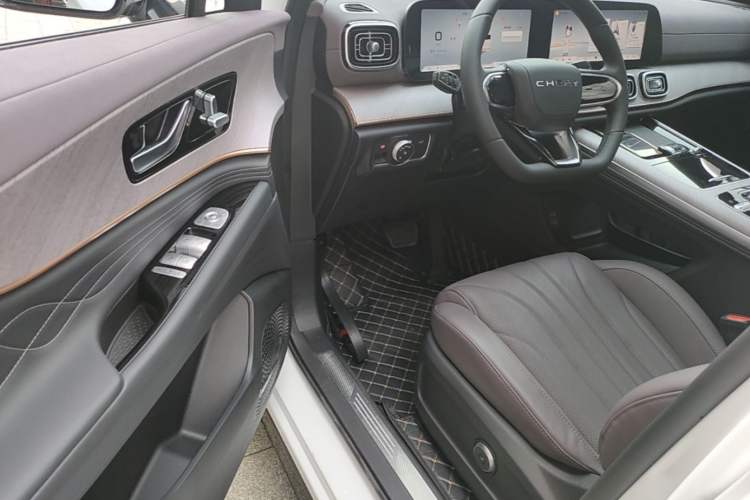 Used Chery Tiggo 9 2025 2.0T Automatic All-Wheel Drive Luxury Edition 5 Seats Driver Seat