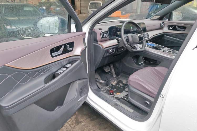 Used Chery Tiggo 9 2025 2.0T Automatic Two-Wheel Drive Luxury Edition 5 Seats Driver Seat