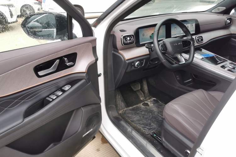 Used Chery Tiggo 9 2025 2.0T Automatic Two-Wheel Drive Luxury Edition 5 Seats Driver Seat