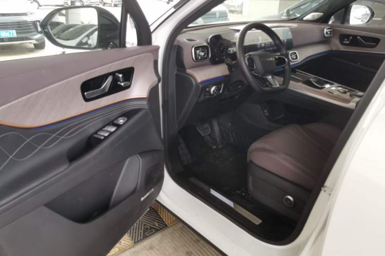 Used Chery Tiggo 9 2025 2.0T Automatic Two-Wheel Drive Luxury Edition 5 Seats Driver Seat
