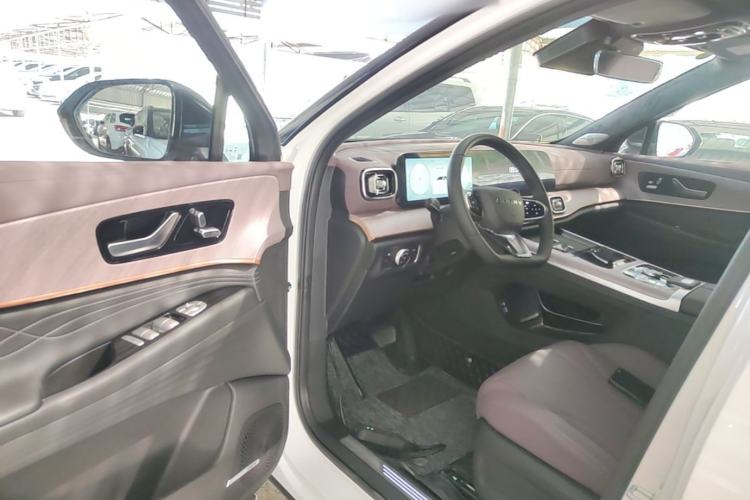 Used Chery Tiggo 9 2025 2.0T Automatic Two-Wheel Drive Luxury Edition 5 Seats Driver Seat
