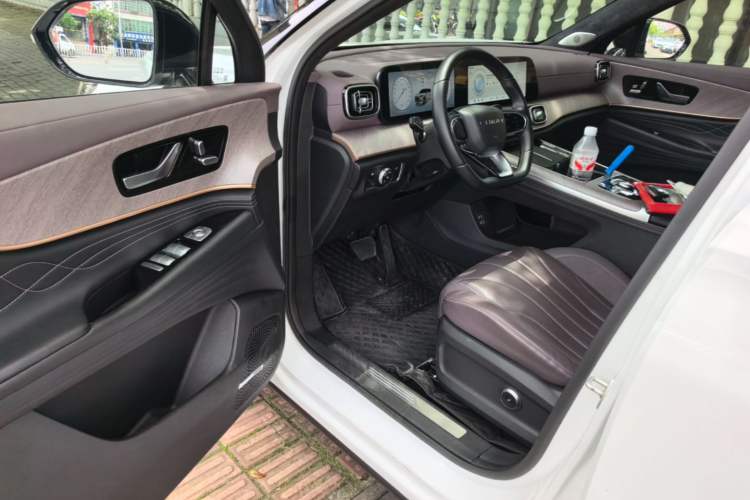 Used Chery Tiggo 9 2025 2.0T Automatic Two-Wheel Drive Luxury Edition 5 Seats Driver Seat