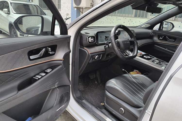 Used Chery Tiggo 9 2025 2.0T Dual-Clutch Two-Wheel Drive Luxury Edition 5 Seats Driver Seat
