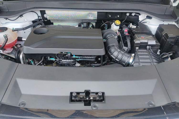 Used Chery Tiggo 9 2025 2.0T Dual-Clutch Two-Wheel Drive Luxury Edition 5 Seats Engine Bay