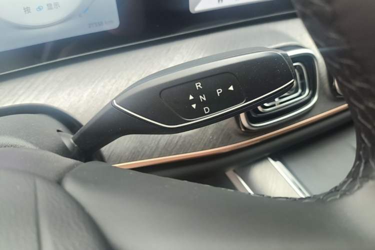 Used Chery Tiggo 9 2025 2.0T Automatic All-Wheel Drive Luxury Edition 5 Seats Gear Lever