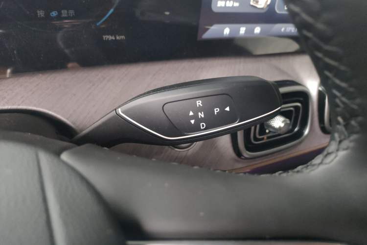 Used Chery Tiggo 9 2025 2.0T Automatic Two-Wheel Drive Luxury Edition 5 Seats Gear Lever