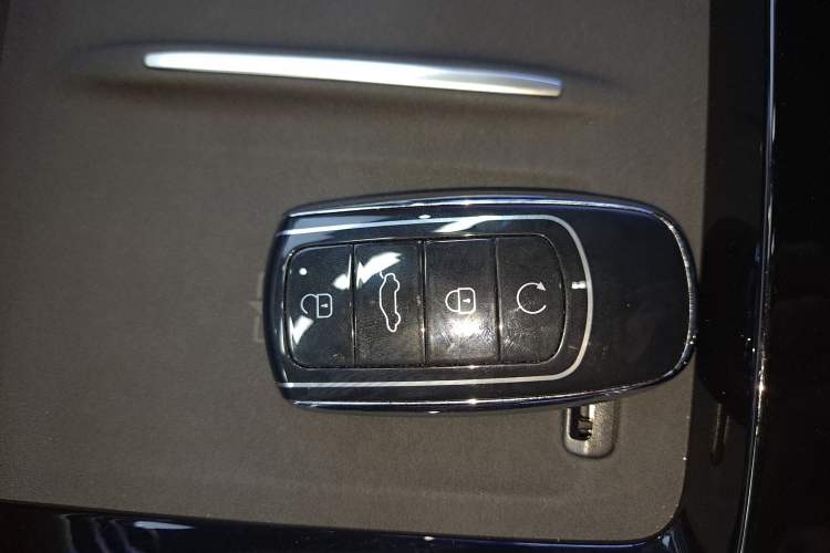 Used Chery Tiggo 9 2025 2.0T Automatic Two-Wheel Drive Luxury Edition 5 Seats Interior 1