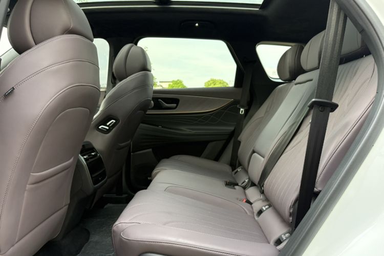 Used Chery Tiggo 9 2025 2.0T Automatic Two-Wheel Drive Luxury Edition 5 Seats Interior 2
