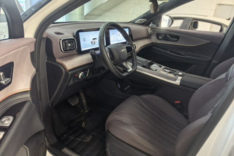 Used Chery Tiggo 9 2025 2.0T Automatic Two-Wheel Drive Luxury Edition 5 Seats Interior 2