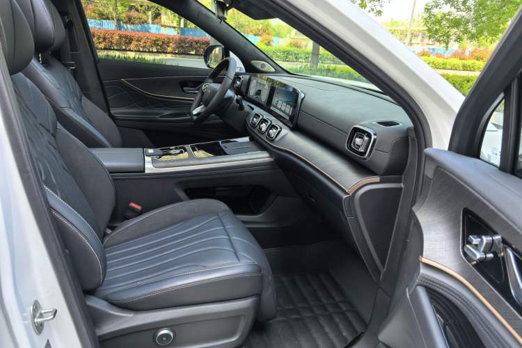 Used Chery Tiggo 9 2025 2.0T Dual-Clutch Two-Wheel Drive Luxury Edition 5 Seats Interior 6