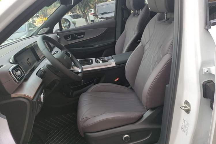 Used Chery Tiggo 9 2025 2.0T Automatic All-Wheel Drive Luxury Edition 5 Seats Left Front Seat