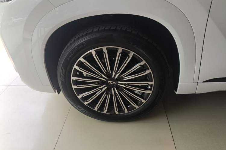 Used Chery Tiggo 9 2025 2.0T Automatic Two-Wheel Drive Luxury Edition 5 Seats Left Front Wheel Hub