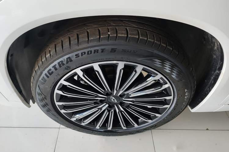 Used Chery Tiggo 9 2025 2.0T Automatic Two-Wheel Drive Luxury Edition 5 Seats Left Front Wheel Hub