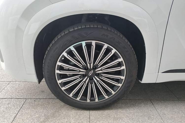 Used Chery Tiggo 9 2025 2.0T Automatic All-Wheel Drive Luxury Edition 5 Seats Left Front Wheel Hub