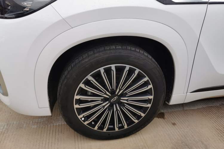 Used Chery Tiggo 9 2025 2.0T Automatic Two-Wheel Drive Luxury Edition 5 Seats Left Front Wheel Hub