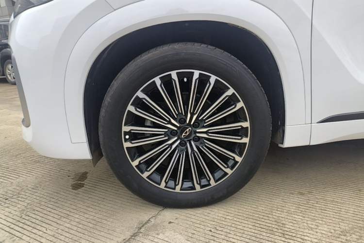 Used Chery Tiggo 9 2025 2.0T Automatic Two-Wheel Drive Luxury Edition 5 Seats Left Front Wheel Hub