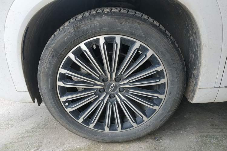Used Chery Tiggo 9 2025 2.0T Automatic Two-Wheel Drive Luxury Edition 5 Seats Left Front Wheel Hub