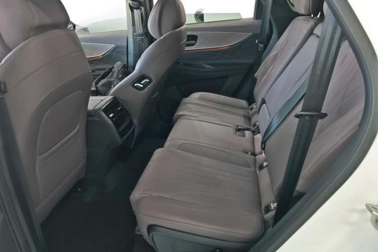 Used Chery Tiggo 9 2025 2.0T Automatic Two-Wheel Drive Luxury Edition 5 Seats Left Rear Seat