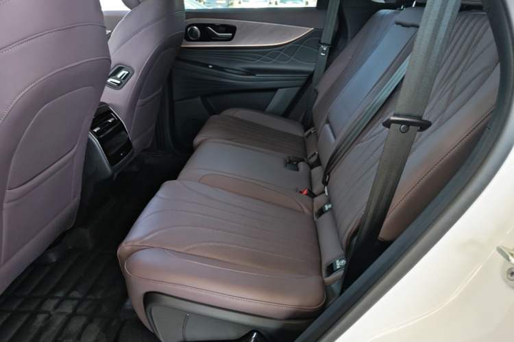 Used Chery Tiggo 9 2025 2.0T Automatic Two-Wheel Drive Luxury Edition 5 Seats Left Rear Seat