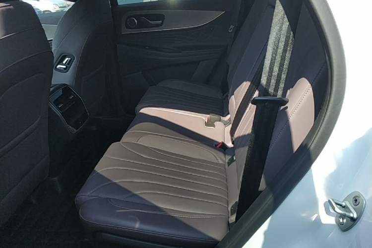Used Chery Tiggo 9 2025 2.0T Automatic Two-Wheel Drive Luxury Edition 5 Seats Left Rear Seat