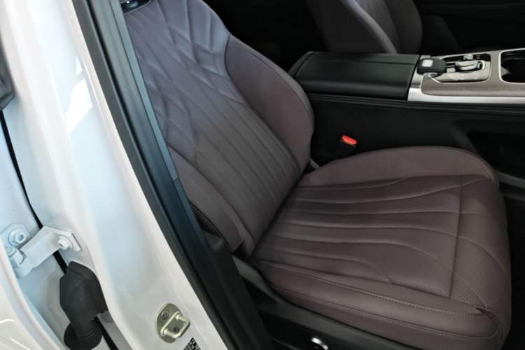 Used Chery Tiggo 9 2025 2.0T Automatic Two-Wheel Drive Luxury Edition 5 Seats Right Front Seat